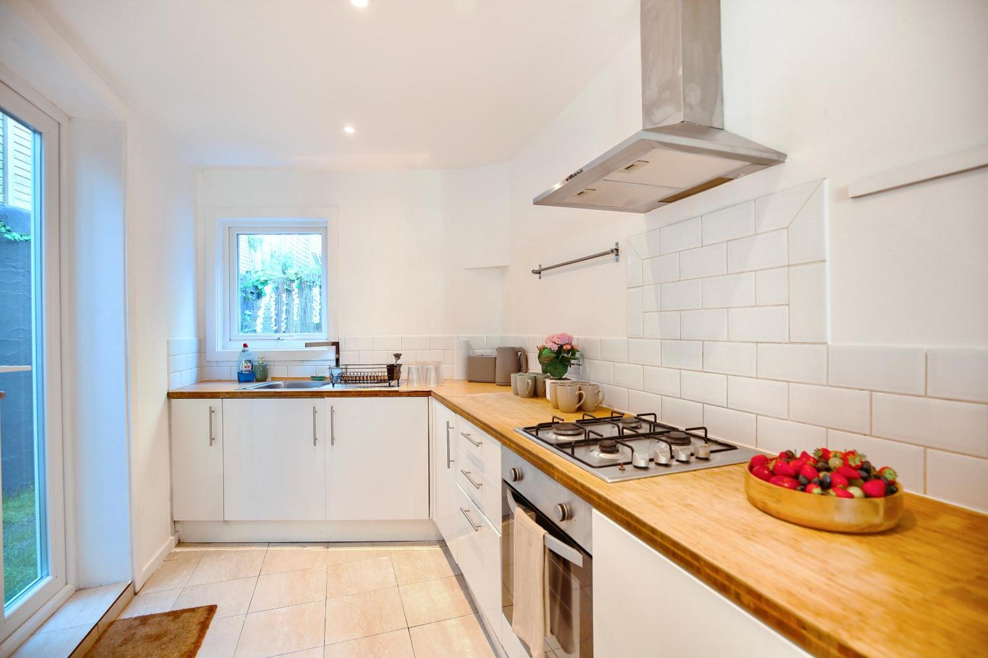 Three Bedroom House By Peacegrove Homes Short Lets & Serviced Accommodation Brighton With Free Wifi & Pet Friendly Exterior photo