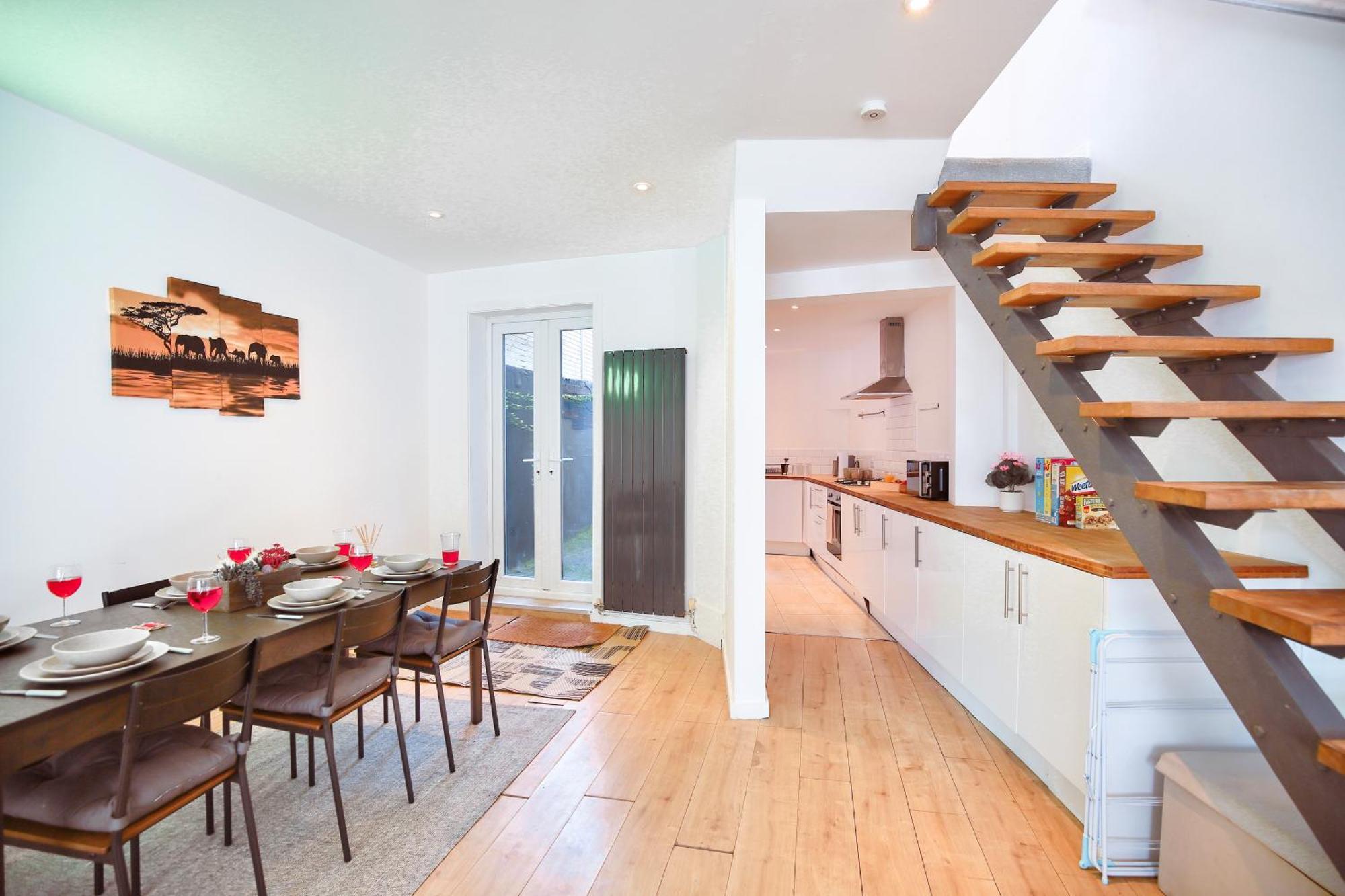 Three Bedroom House By Peacegrove Homes Short Lets & Serviced Accommodation Brighton With Free Wifi & Pet Friendly Exterior photo
