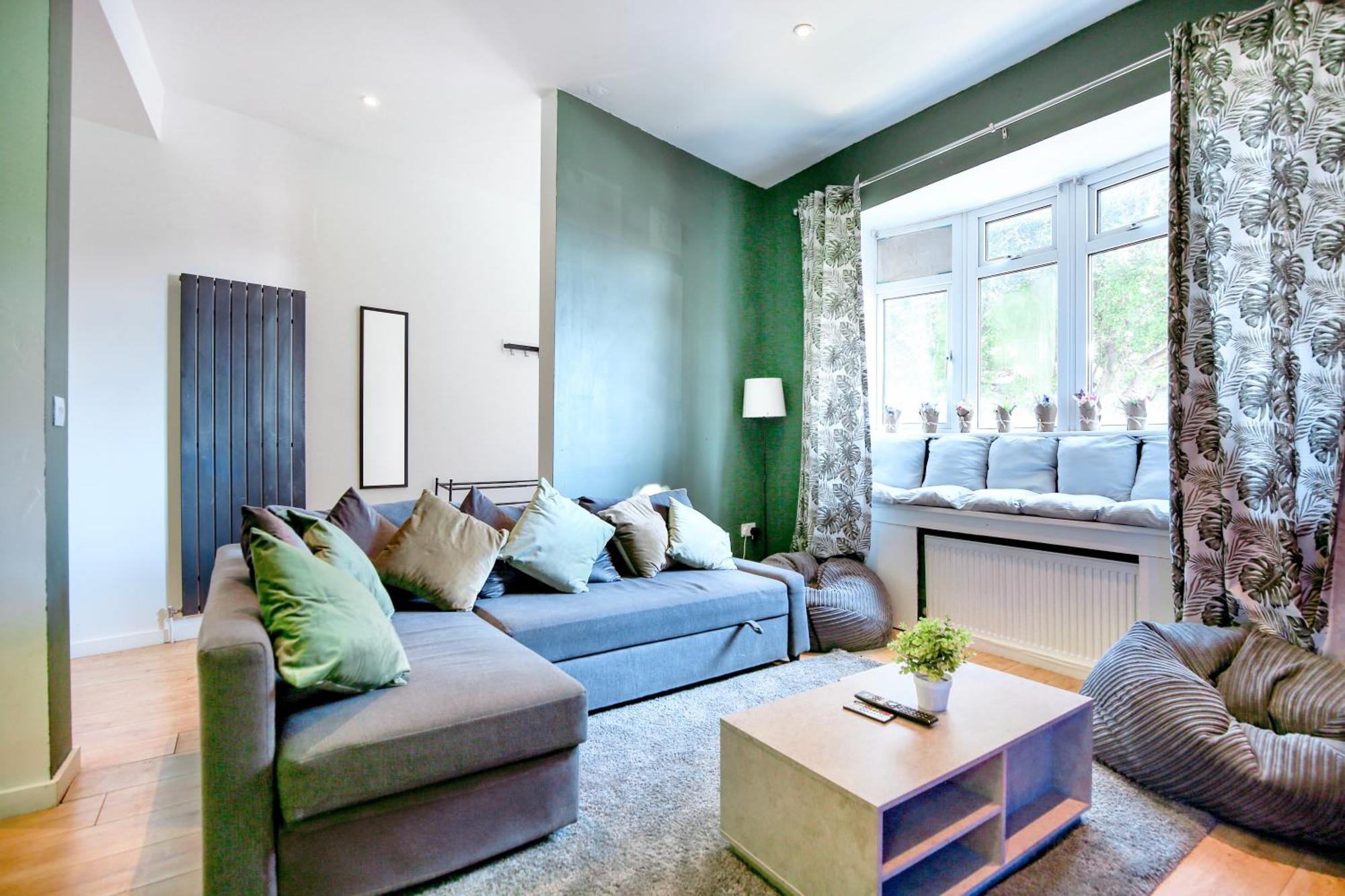 Three Bedroom House By Peacegrove Homes Short Lets & Serviced Accommodation Brighton With Free Wifi & Pet Friendly Exterior photo