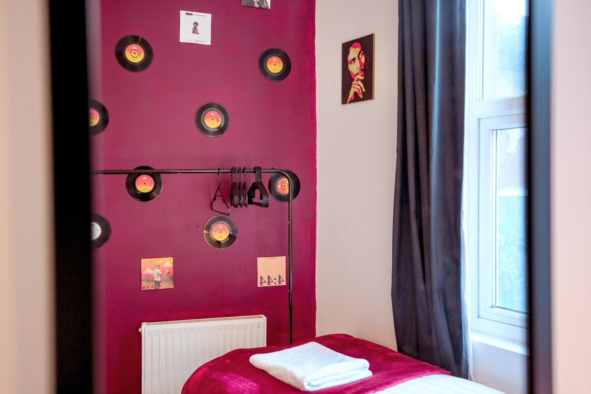 Three Bedroom House By Peacegrove Homes Short Lets & Serviced Accommodation Brighton With Free Wifi & Pet Friendly Exterior photo