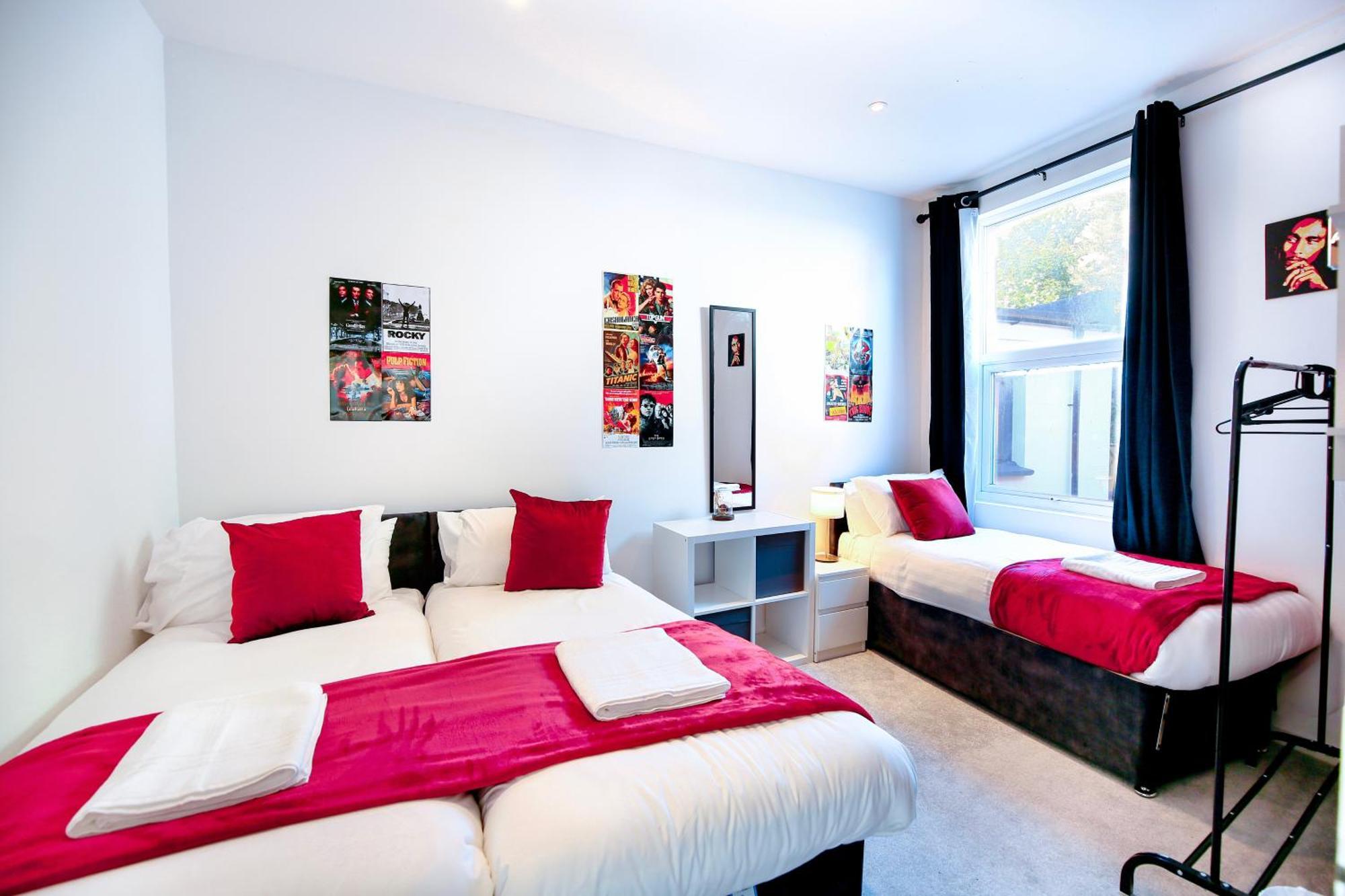 Three Bedroom House By Peacegrove Homes Short Lets & Serviced Accommodation Brighton With Free Wifi & Pet Friendly Exterior photo