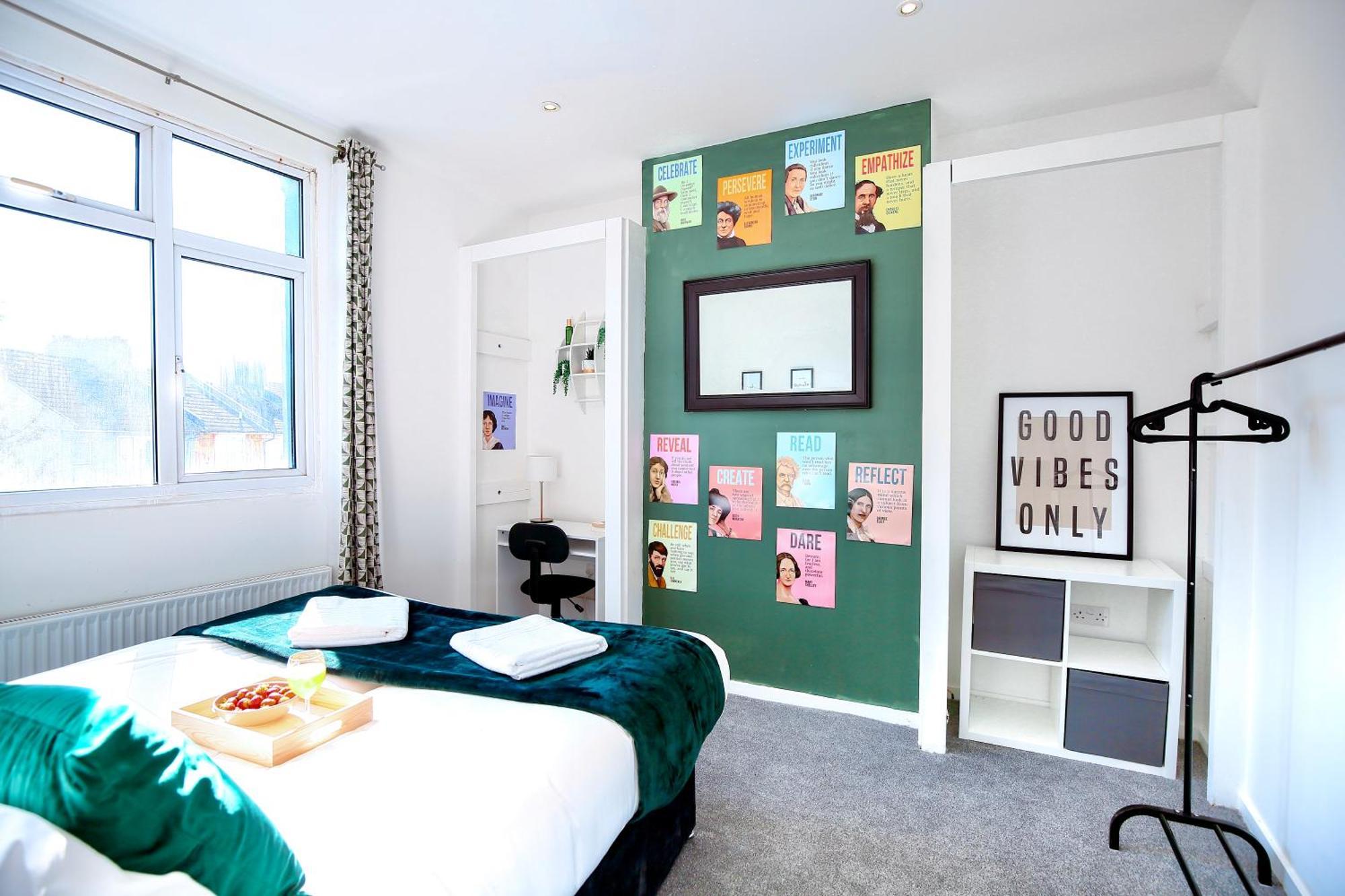 Three Bedroom House By Peacegrove Homes Short Lets & Serviced Accommodation Brighton With Free Wifi & Pet Friendly Exterior photo