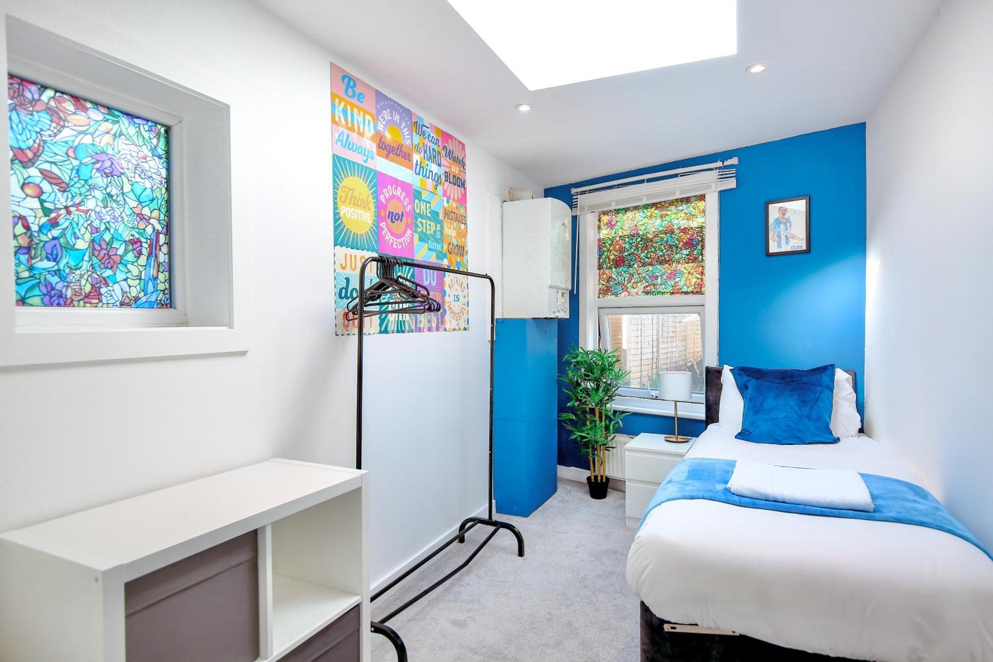 Three Bedroom House By Peacegrove Homes Short Lets & Serviced Accommodation Brighton With Free Wifi & Pet Friendly Exterior photo