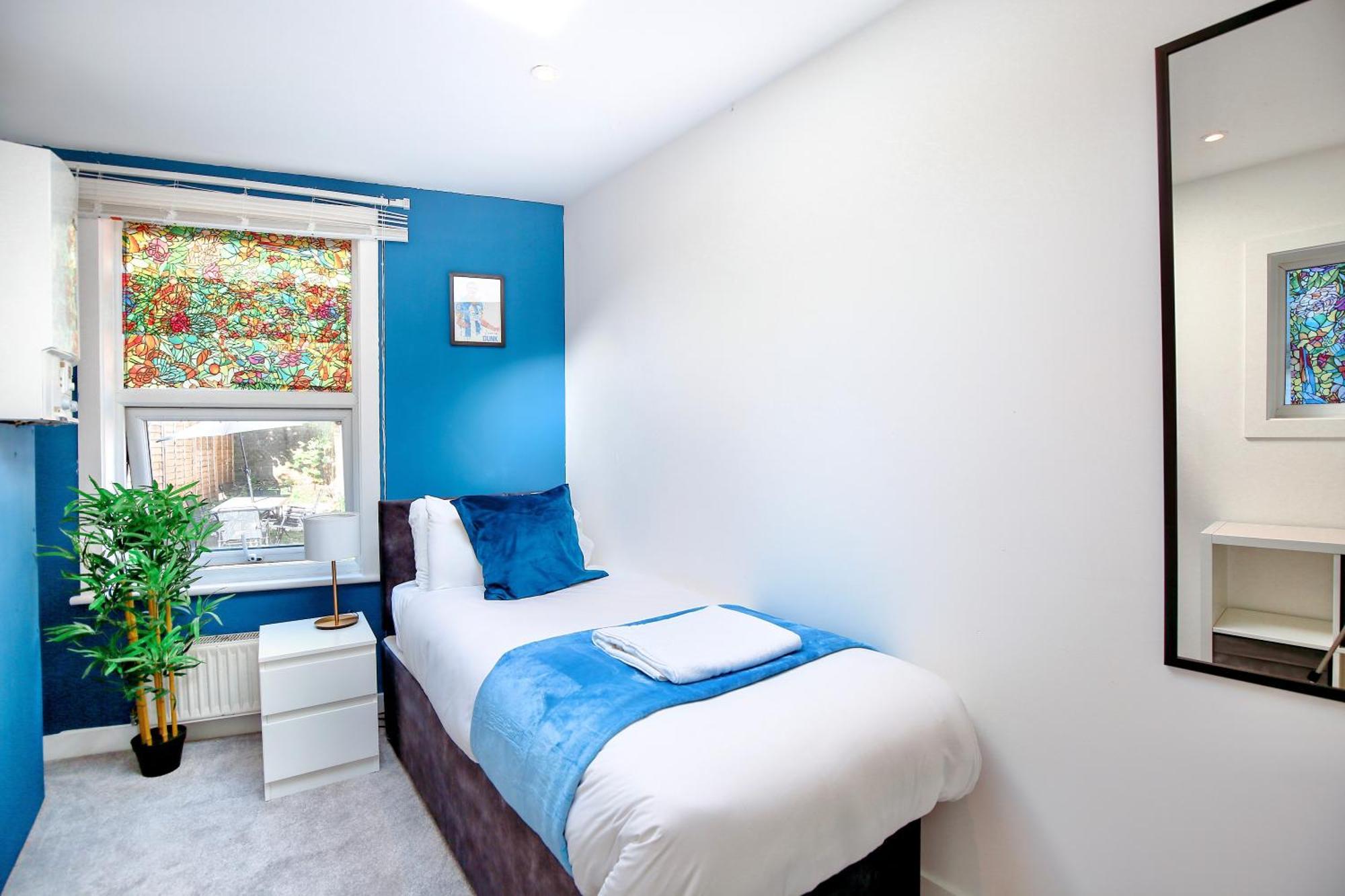 Three Bedroom House By Peacegrove Homes Short Lets & Serviced Accommodation Brighton With Free Wifi & Pet Friendly Exterior photo
